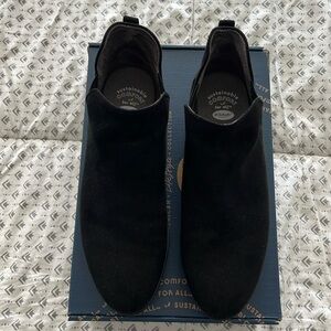 Dr. Scholl’s black suede booties